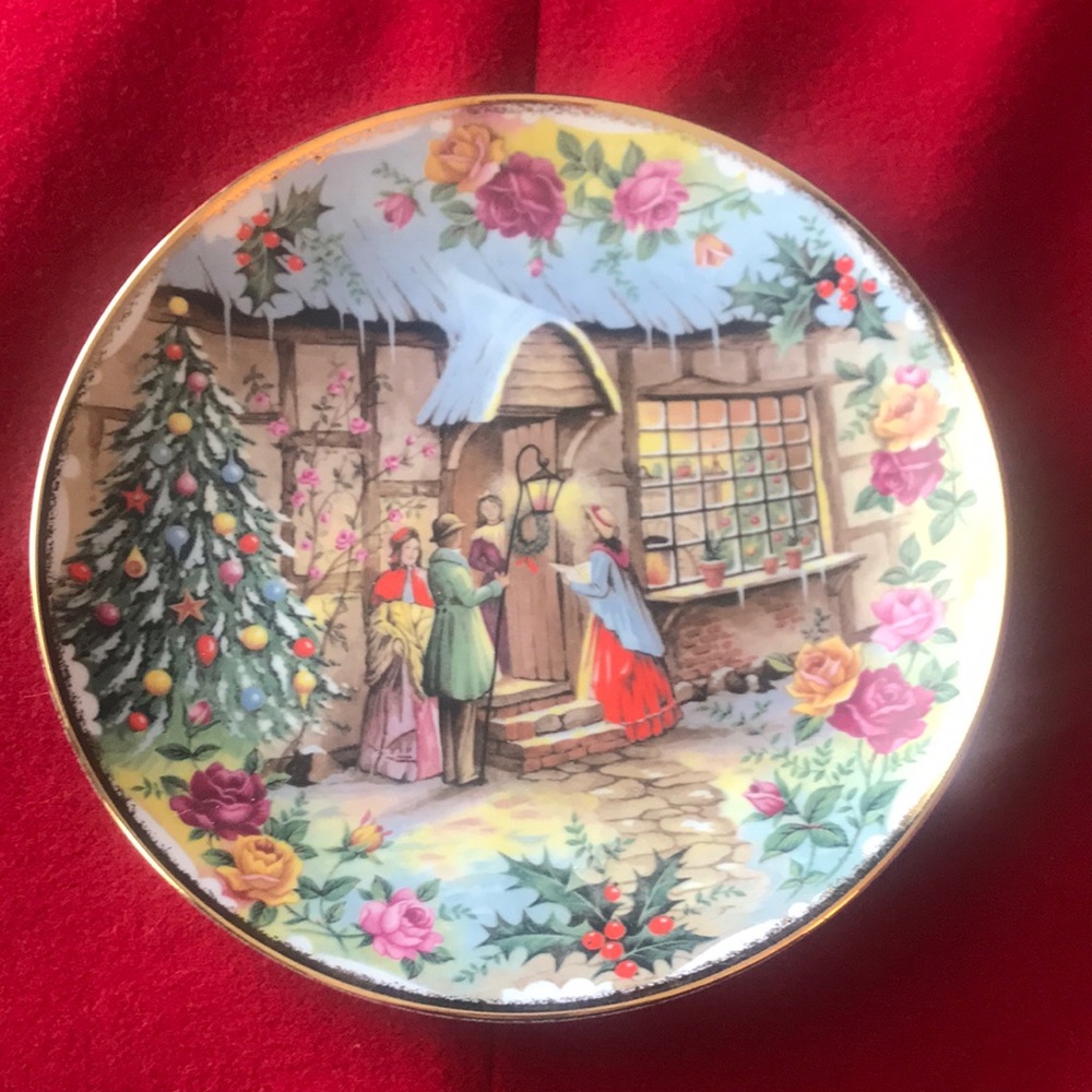 Vintage Royal Albert Bone China Christmas Carolers Plate